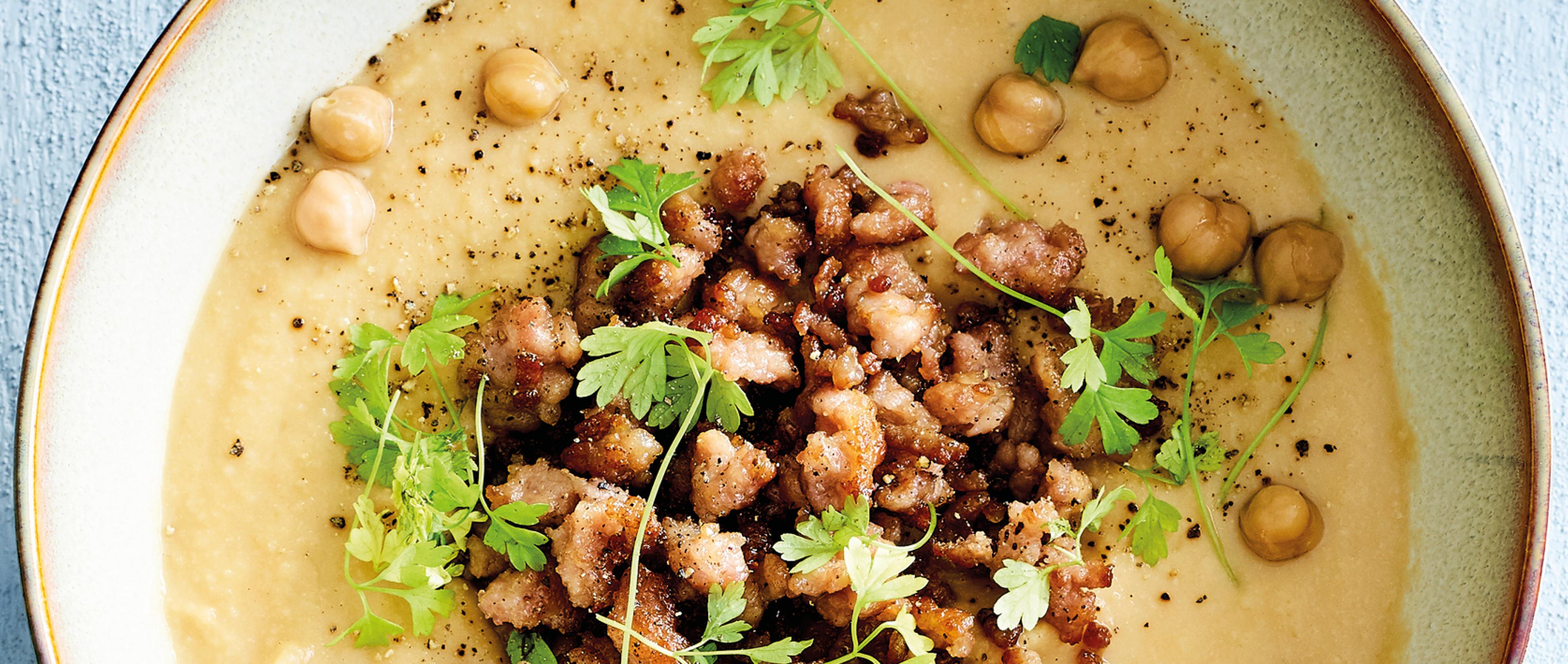 Hummus van kikkererwten met pittig gekruid gehakt Alvo